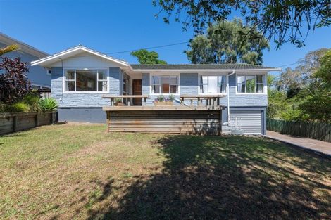 Photo of property in 121 Millbrook Road, Sunnyvale, Auckland, 0612