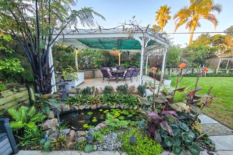 Photo of property in 25 Waitemata Drive, One Tree Point, 0118