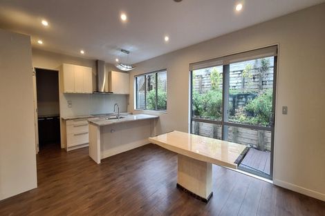 Photo of property in 8 Bintulu Place, Fairview Heights, Auckland, 0632