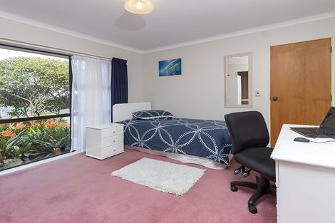 Photo of property in 23 Lexington Drive, Botany Downs, Auckland, 2010