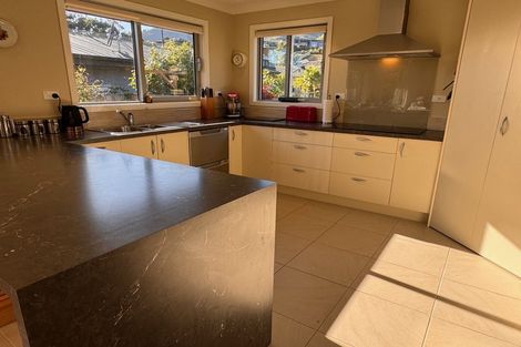 Photo of property in 6 Weka Place, Picton, 7220
