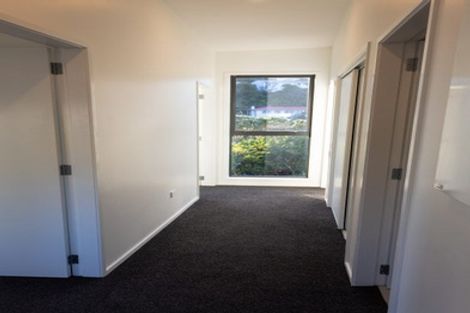 Photo of property in 4 Black Rock Road, Newlands, Wellington, 6037