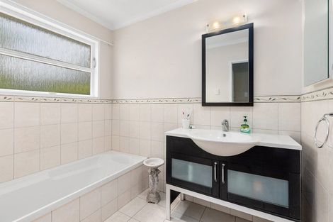 Photo of property in 28 Bartlett Grove, Tawa, Wellington, 5028