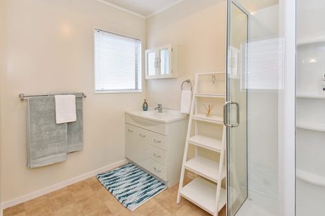 Photo of property in 2/10 Carnoustie Drive, Wattle Downs, Auckland, 2103