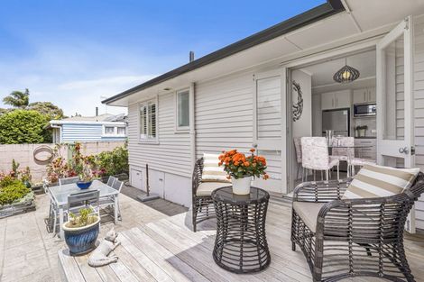 Photo of property in 45 Lauderdale Road, Birkdale, Auckland, 0626