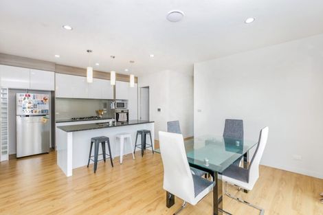 Photo of property in 5 Twin Parks Rise, Papakura, 2110