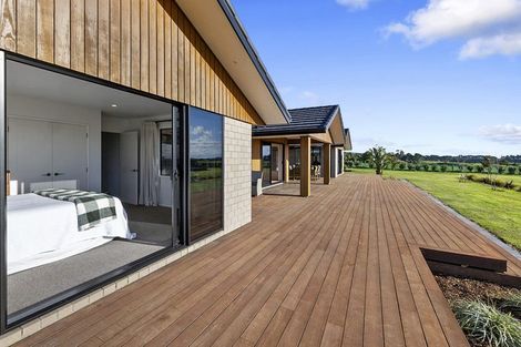 Photo of property in 132 Henwood Road, Paraite, New Plymouth, 4372