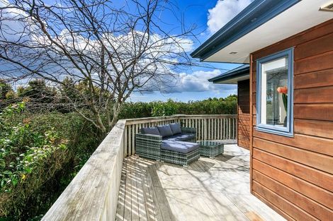 Photo of property in 229a Wairau Road, Totara Vale, Auckland, 0627