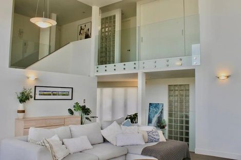 Photo of property in 15 Courtneys, West Harbour, Auckland, 0618