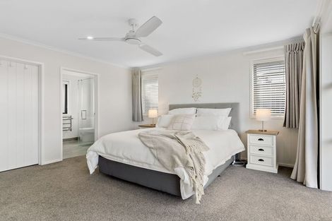 Photo of property in 6 Davey Crescent, Orewa, 0931