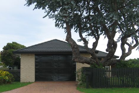 Photo of property in 15 Watson Drive, Paraparaumu Beach, Paraparaumu, 5032