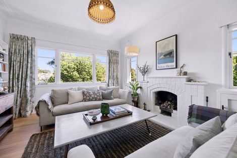 Photo of property in 12 Wairoa Road, Narrow Neck, Auckland, 0624