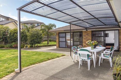 Photo of property in 23 Lexington Drive, Botany Downs, Auckland, 2010