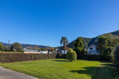 Photo of property in 35 Moana View Road, Waikawa, Picton, 7220