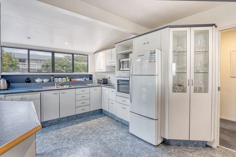 Photo of property in 17 Oratia Street, Waikanae Beach, Waikanae, 5036