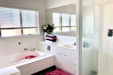 Photo of property in 175 Wattle Farm Road, Wattle Downs, Auckland, 2103