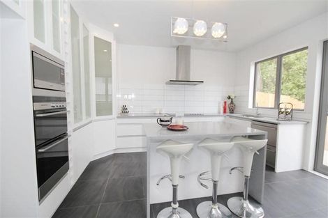 Photo of property in 21 Moller Street, Beach Haven, Auckland, 0626