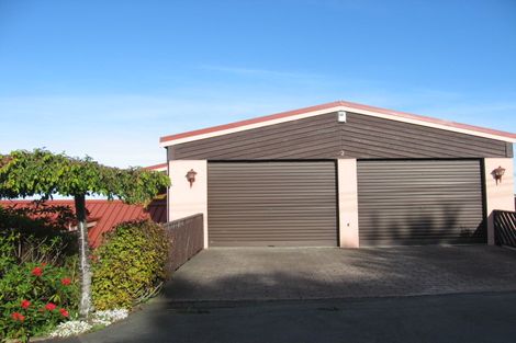Photo of property in 2 Winston Place, Kew, Dunedin, 9012