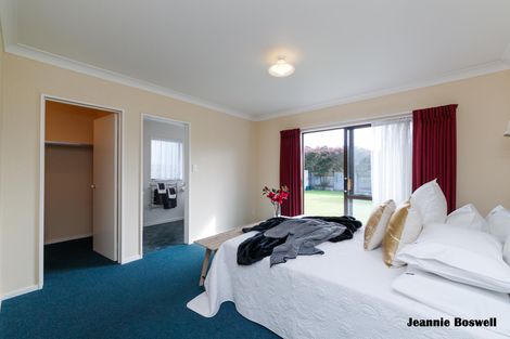 Photo of property in 19 Clearview Drive, Milson, Palmerston North, 4414