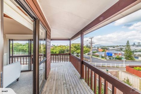 Photo of property in 24a East Coast Road, Milford, Auckland, 0620