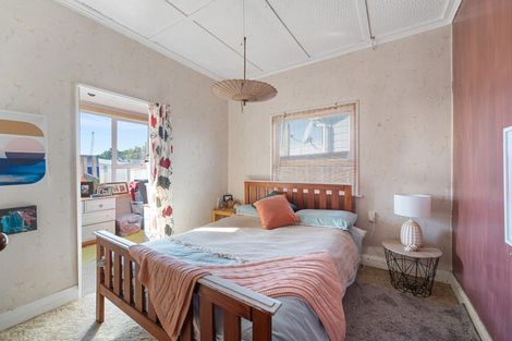 Photo of property in 8 Harbour Street, Moturoa, New Plymouth, 4310