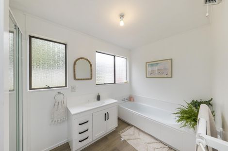 Photo of property in 411 Aokautere Drive, Aokautere, Palmerston North, 4471