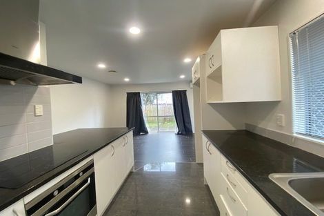 Photo of property in 20 Lisa Rise, Half Moon Bay, Auckland, 2012