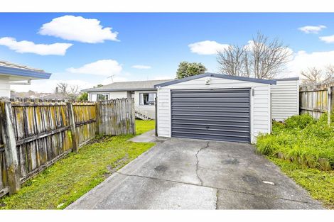 Photo of property in 2/73 Etherton Drive, Weymouth, Auckland, 2103