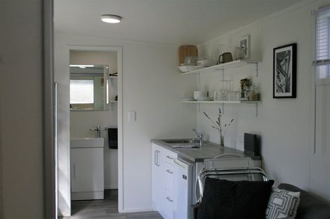 Photo of property in 5 Holgate Avenue, Herald Island, Auckland, 0618