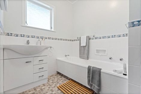 Photo of property in 13 Mole Street, Greytown, 5712