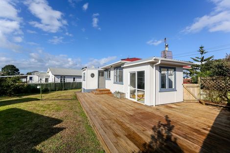 Photo of property in 136 Broadway, Waitara, 4320