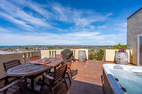 Photo of property in 20 Havelock Road, Hospital Hill, Napier, 4110