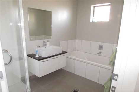 Photo of property in 27 Harrowglen Drive, Northcross, Auckland, 0632