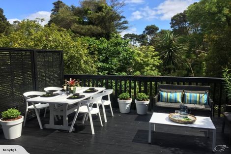 Photo of property in 9 Woodfern Crescent, Titirangi, Auckland, 0604