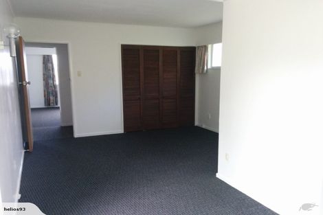 Photo of property in 19 Somes Crescent, Newlands, Wellington, 6037