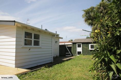 Photo of property in 1/15 Graham Road, Conifer Grove, Takanini, 2112