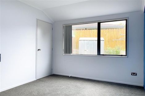 Photo of property in 18 Plumstead Rise, Glen Eden, Auckland, 0602
