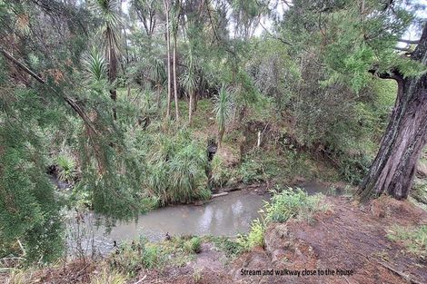 Photo of property in 37 Verdale Circle, Glen Eden, Auckland, 0602