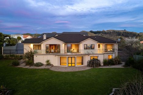 Photo of property in 6 Hikanui Place, Havelock North, 4130
