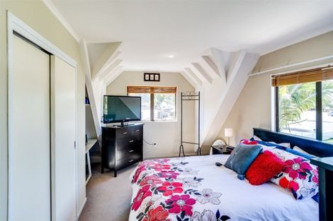 Photo of property in 27 Lowther Place, Taradale, Napier, 4112