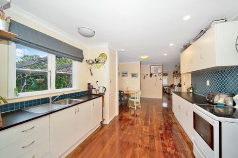 Photo of property in 1152 South Road, Oakura, 4314