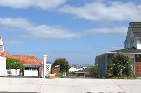 Photo of property in 2/3 Pupuke Road, Birkenhead, Auckland, 0627