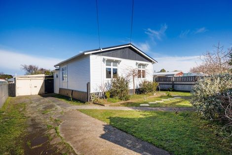 Photo of property in 2 Ngahina Street, Marton, 4710