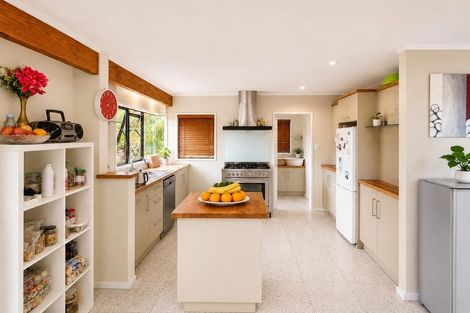 Photo of property in 30 Charles Dickens Drive, Mellons Bay, Auckland, 2014