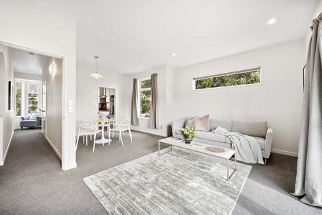 Photo of property in 11 Lawson Place, Mount Victoria, Wellington, 6011
