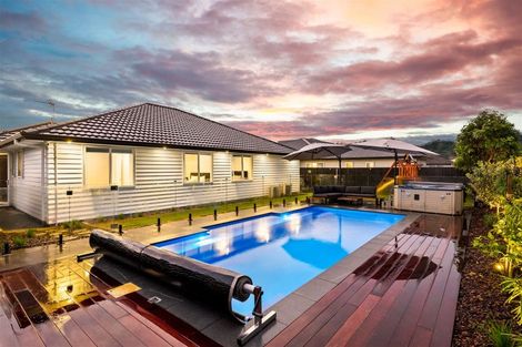 Photo of property in 5 Aporo Drive, Kumeu, 0810