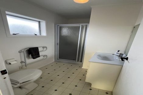 Photo of property in 32 Essex Street, Te Atatu South, Auckland, 0610