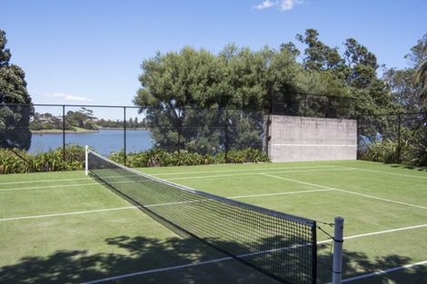 Photo of property in 22 Sanctuary Point, Sunnyhills, Auckland, 2010