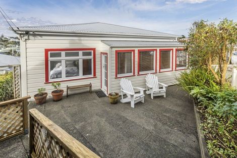 Photo of property in 16 Charlotte Avenue, Brooklyn, Wellington, 6021