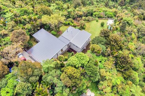 Photo of property in 23 Quinns Road, Waiatarua, Auckland, 0612